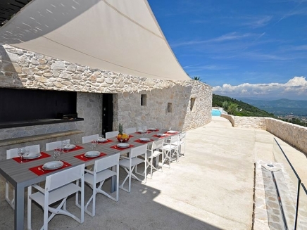 Unique Villa with Guesthouse & Infinity Pool – Tuscany, Lucca