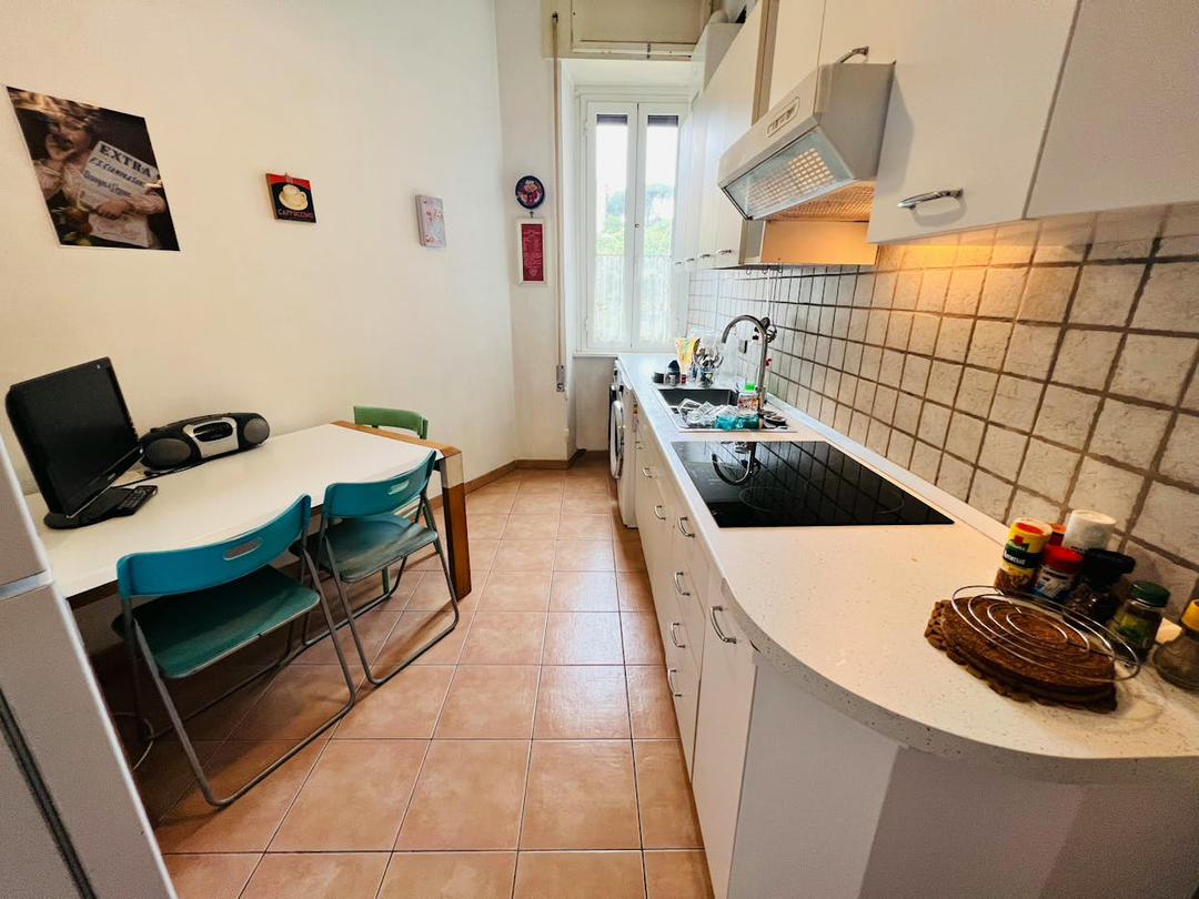 Spacious & Bright 95 m² Apartment Between Trastevere & Testaccio