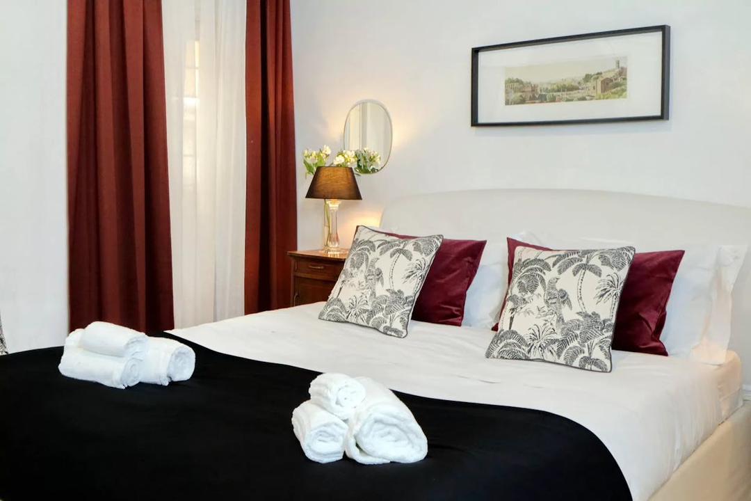 Elegant 80 m² Apartment near Campo de’ Fiori