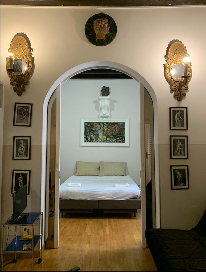 Charming 40 m² Apartment Just 3 Minutes from Trevi Fountain