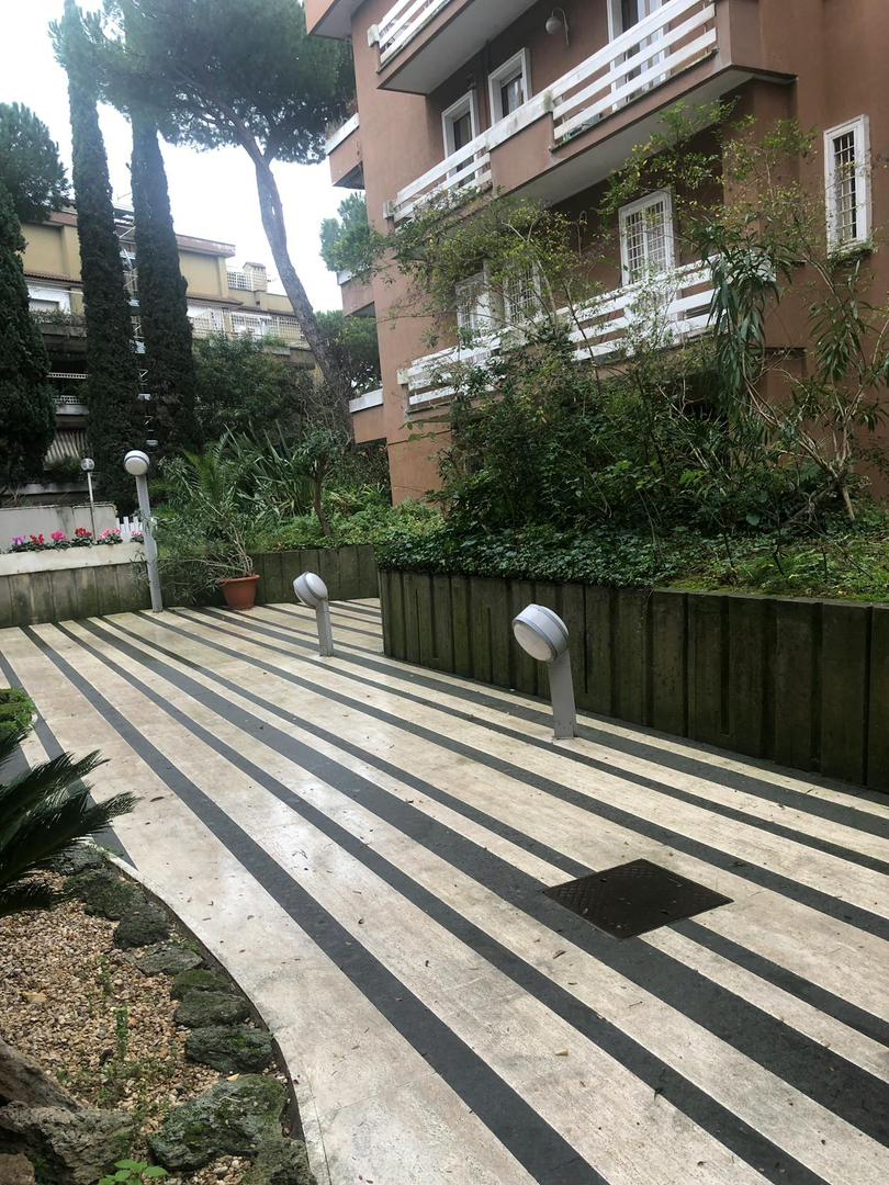 Splendido Monolocale in Zona Verde e Tranquilla con Servizio di Portineria