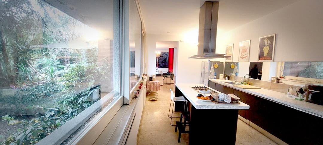 Elegante Casa con Giardino e Piscina a Milano