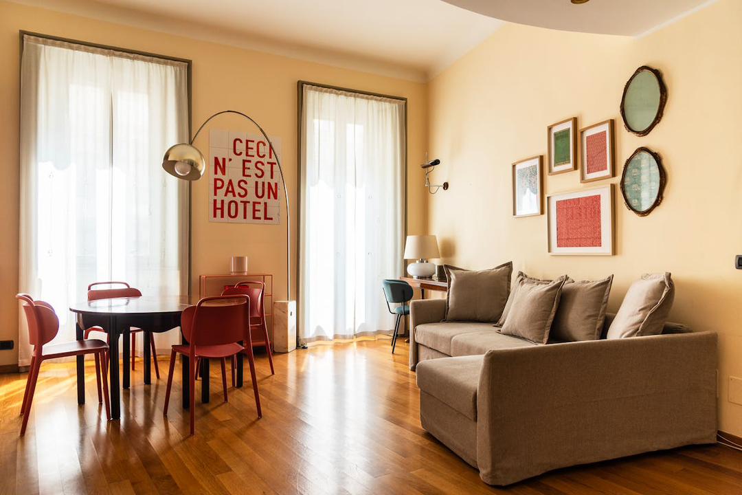 Elegante Appartamento con 3 Camere e Balcone nel Cuore del Ticinese – Milano 🏙️🌿