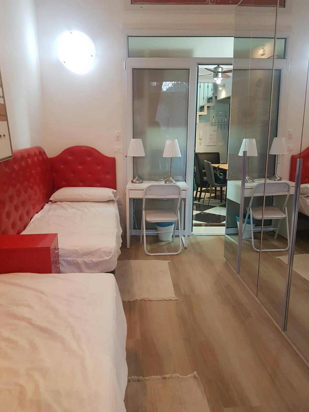 Accogliente Camera con Balconcino in Appartamento Moderno – Firenze Centro